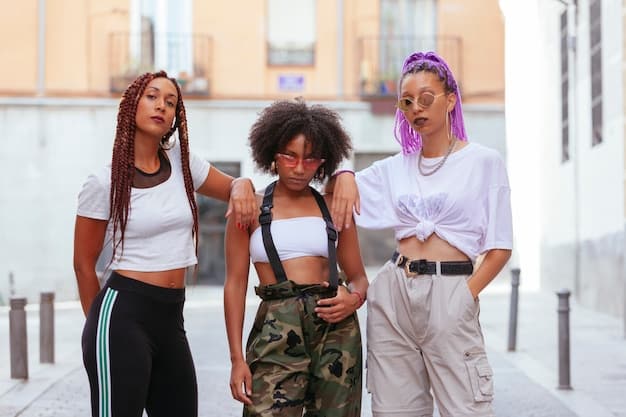 90s Fashion is Back: Style Guide for 2025 Trends